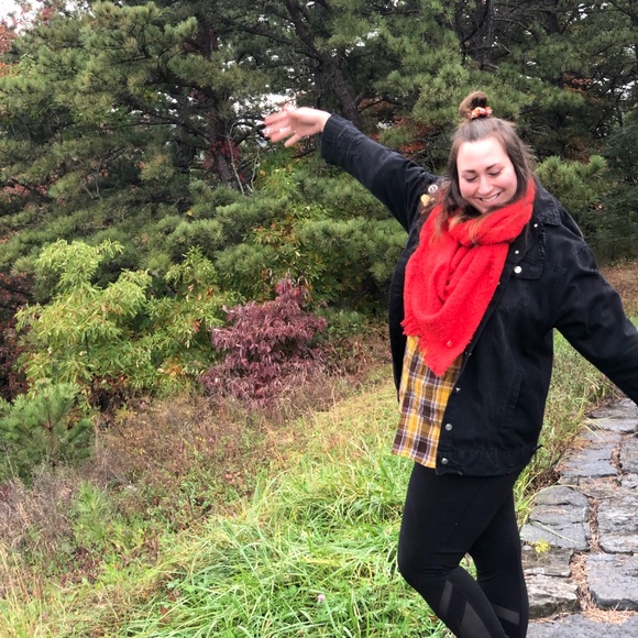 Meet Your Posher @mryseas - Picture 11 of 16